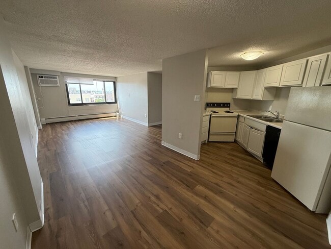 Interior Photo - Grove 94