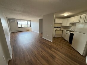 Interior Photo - Grove 94
