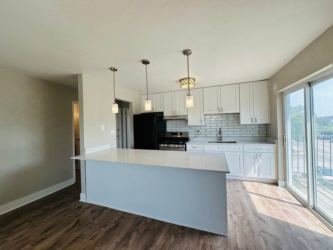 Building Photo - 406 Inland Dr