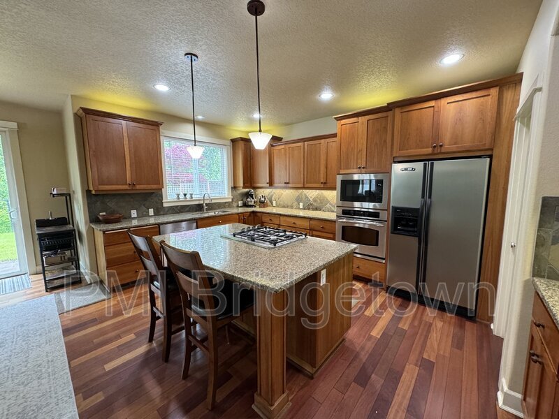 Primary Photo - 595 NW Cambray Pl