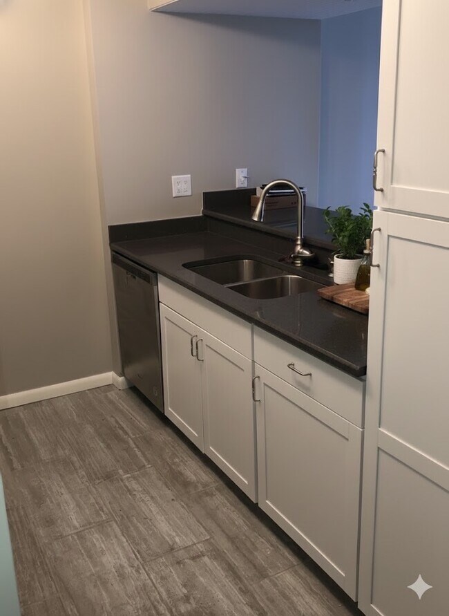 Building Photo - 511 Aurora Ave