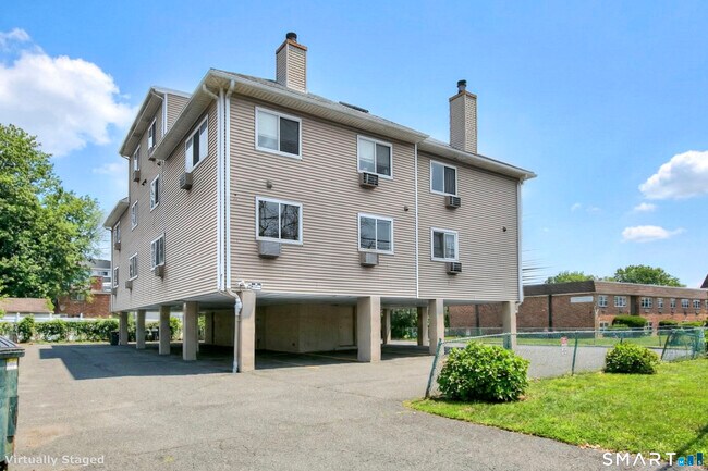 Foto del edificio - 638 Cove Rd