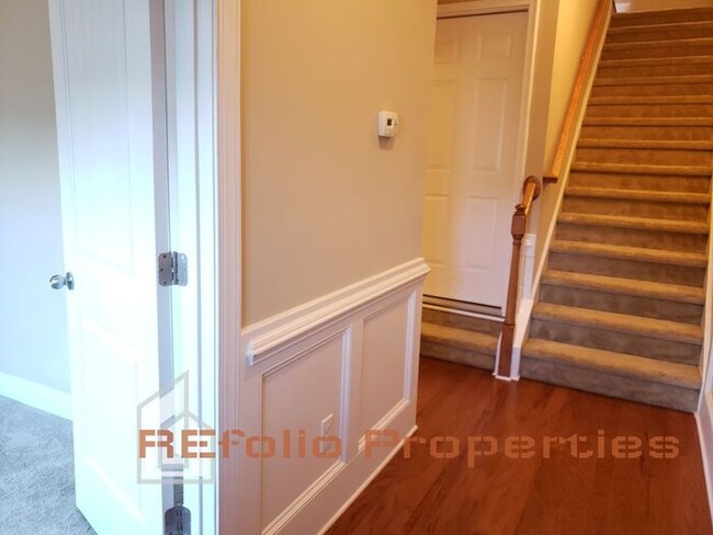 Foto del edificio - Lovely 3 Story 3 Bedroom 3.5 Bath 1 Car-Ga...