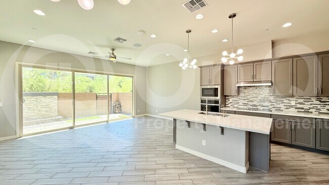 Building Photo - 7423 E Paraiso Dr
