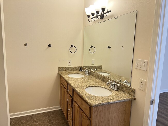 Building Photo - 12359 Falcon Crest Dr