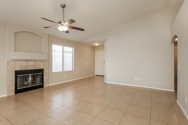 Building Photo - 8420 W Bloomfield Rd