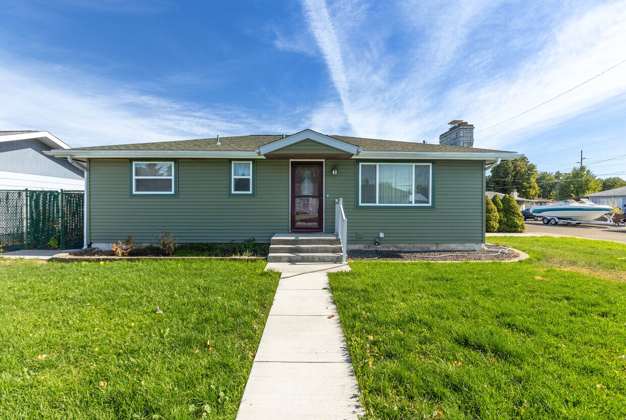 Primary Photo - 3605 E Buckeye Ct