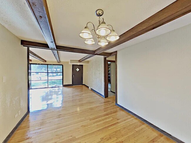 Foto del edificio - 16331 Mark Ln