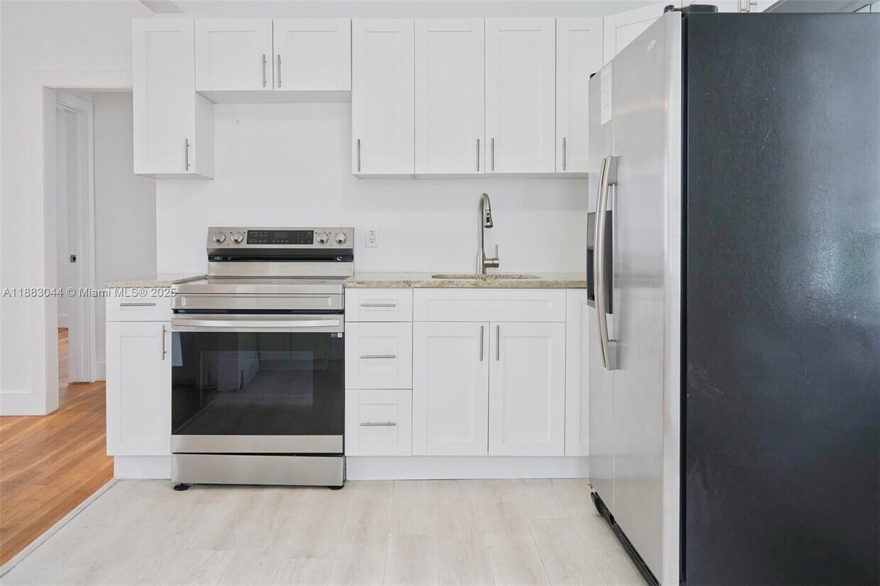 Foto principal - 3770 SW 27th St