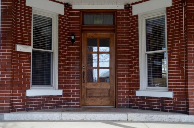 Building Photo - 32 Wilson Ave