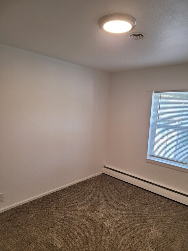 Building Photo - 26371 Hilltop Dr