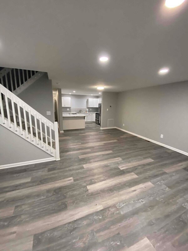 Building Photo - 127 Larchwood Ct