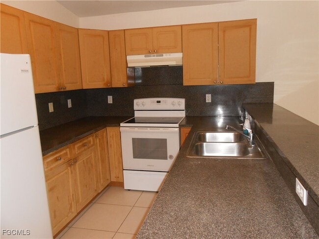Foto del edificio - 4944 Golfview Blvd
