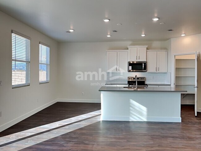 Building Photo - 6532 E Paseo Alga