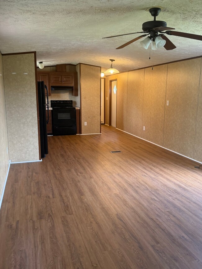 Building Photo - 533 Lee Rd 57
