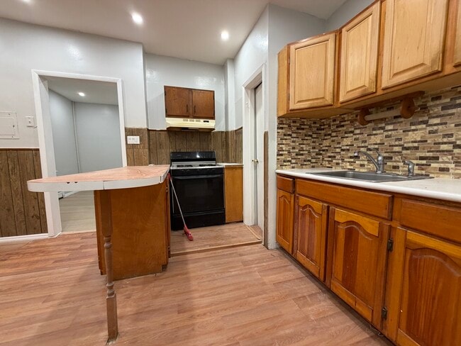 99 W 17th St 2 - 97 W 17th St