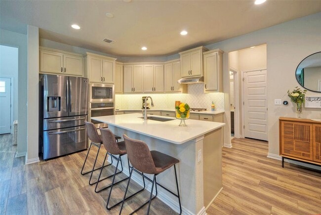 Building Photo - 8733 Mina Dr