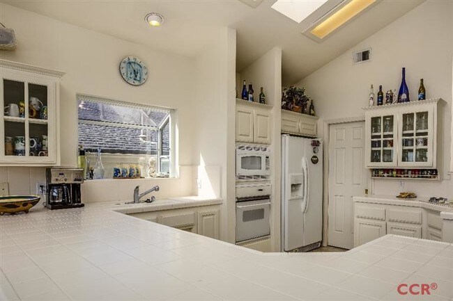 Building Photo - 1730 Laguna Dr