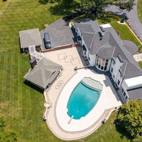 Building Photo - 9933 Litzsinger Rd