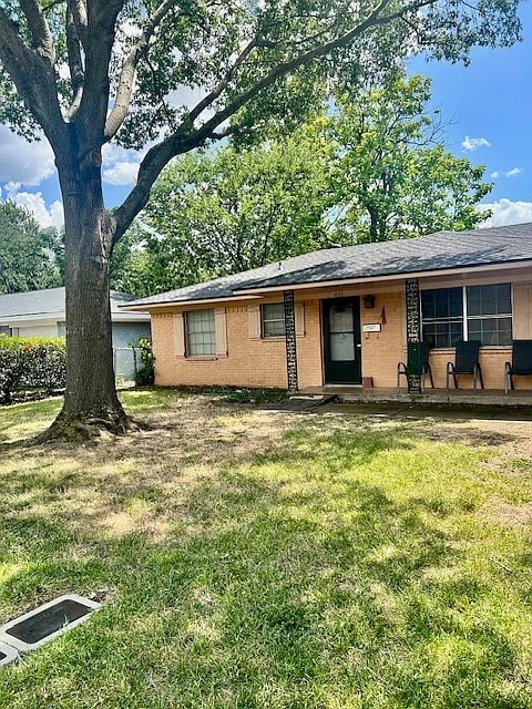 Building Photo - Room in House on E Mona Ave