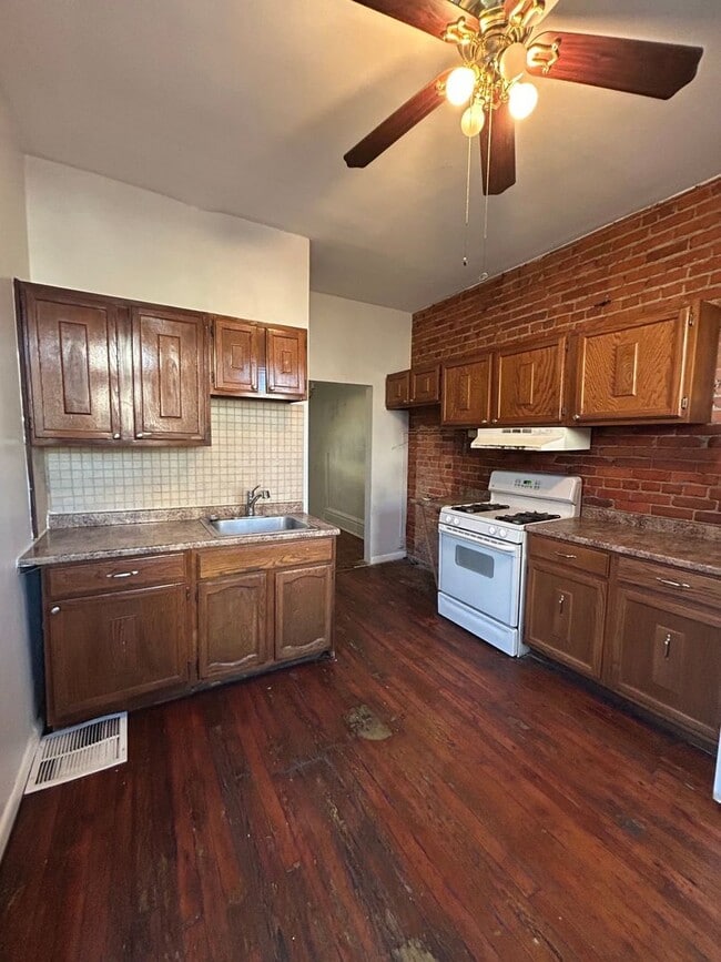 Building Photo - 222 Harris St