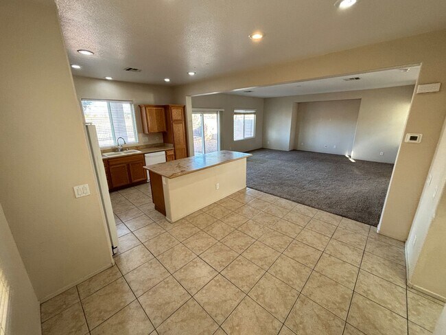 Foto del edificio - Gorgeous 3bed / 2.5bath home in the Silverstone Ranch community!