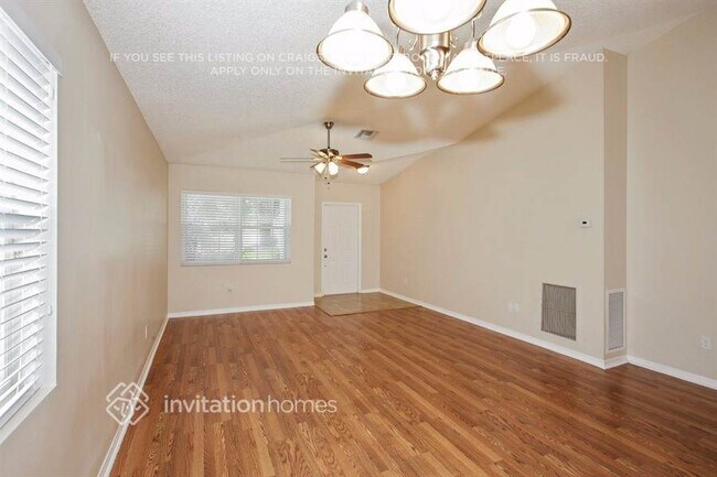 Building Photo - 1041 Park Hill Dr
