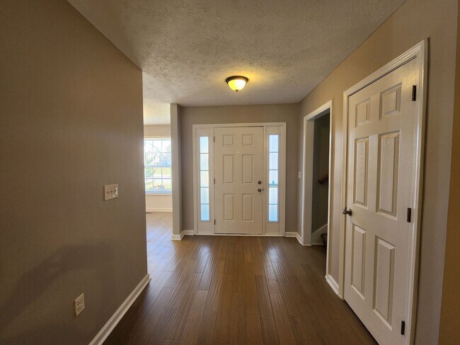 Building Photo - 4 Bedroom 3 Full Bath + Bonus Room