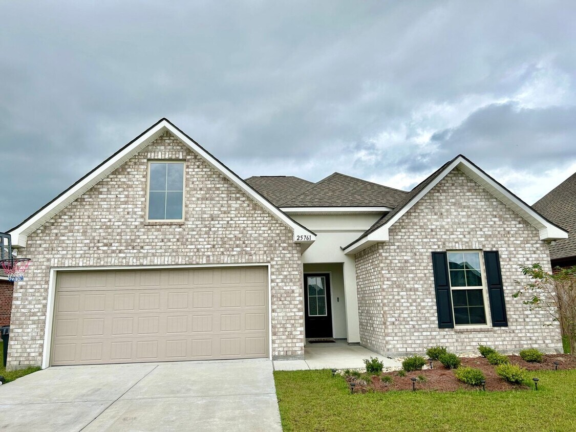 Primary Photo - Charming 3BR House in Denham Springs