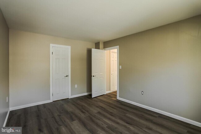 Building Photo - 1600 Renate Dr