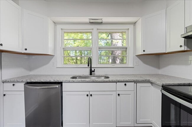 Building Photo - Newly renovated 3bed 1beath for rent!