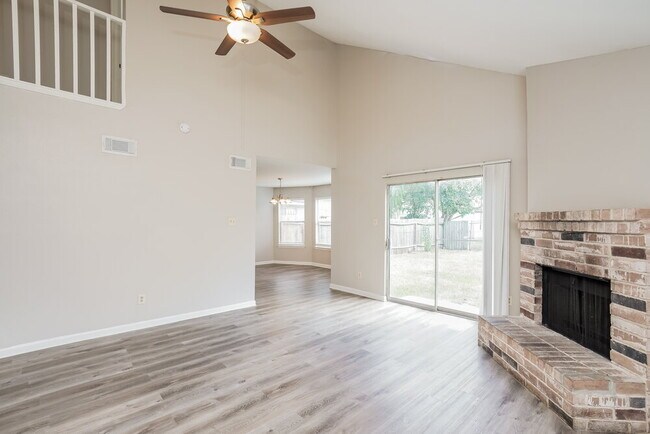 Foto del edificio - 5907 Beaconridge Dr