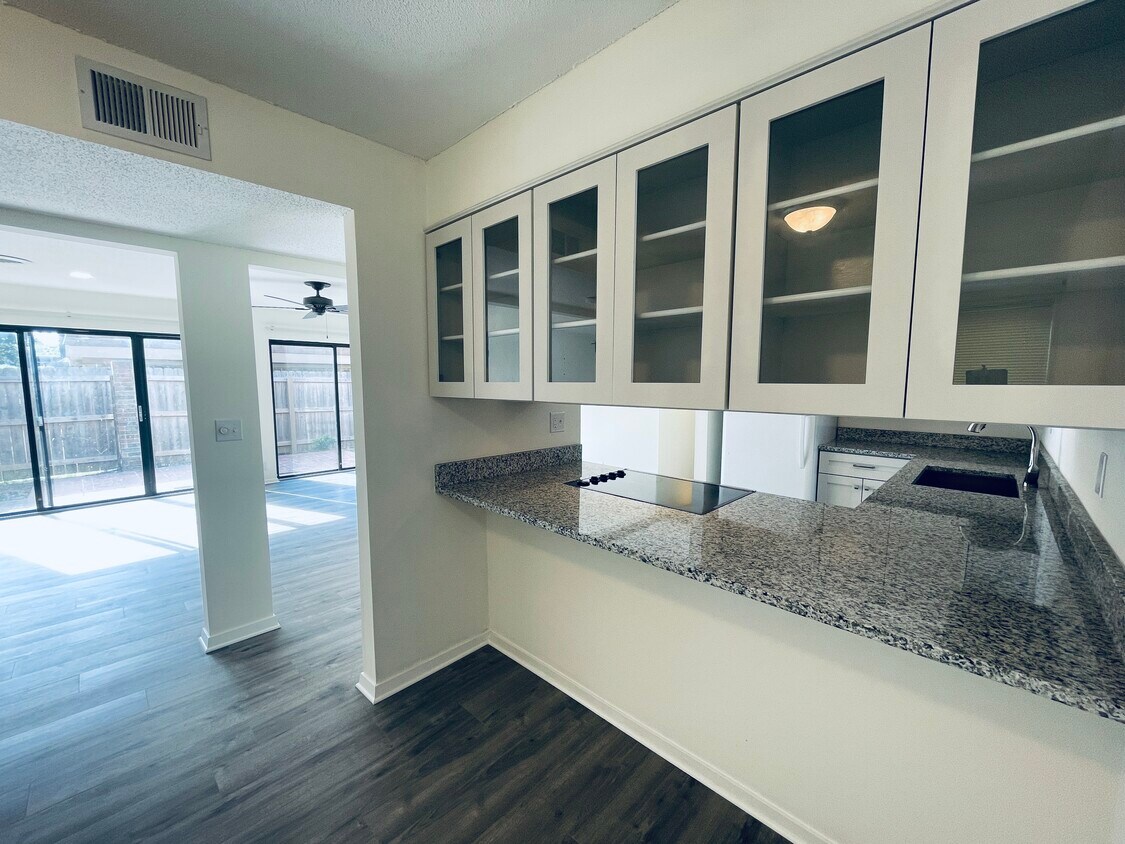 Foto principal - 1891 Poplar Woods Cir E