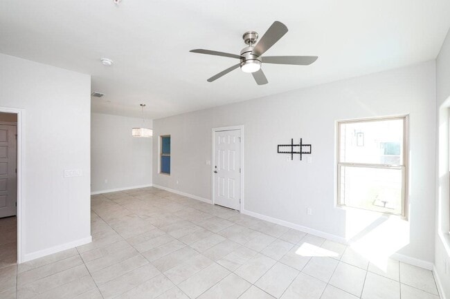 Building Photo - 7126 Rosson Rd