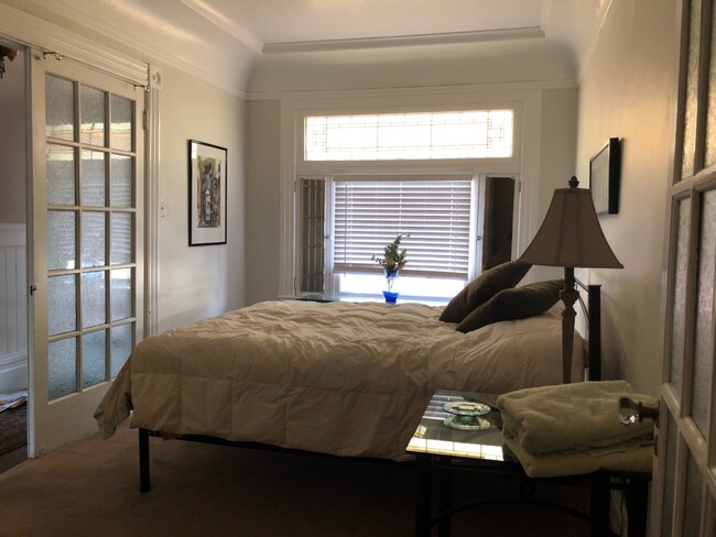 Main floor bedroom - 67 Montezuma St