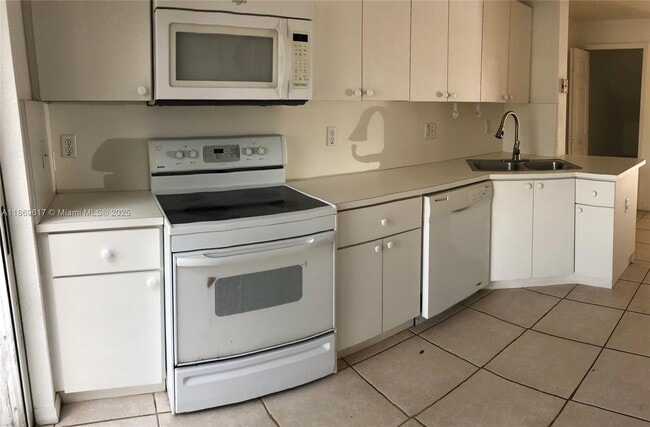 Foto del edificio - 5795 NW 109th Ave