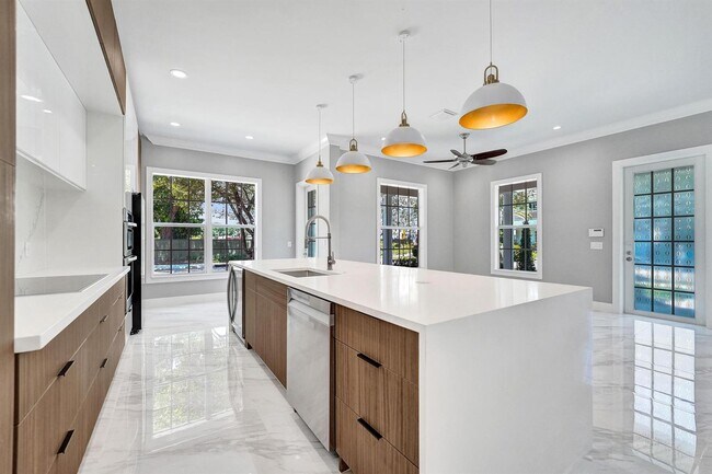 Foto del edificio - 1326 SW 23rd St