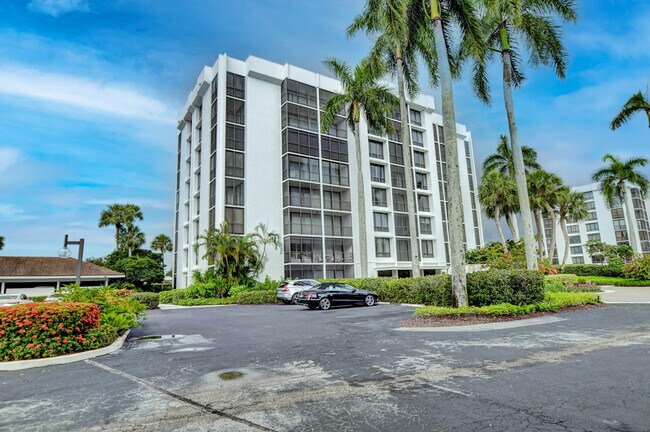Building Photo - 6845 Willow Wood Dr