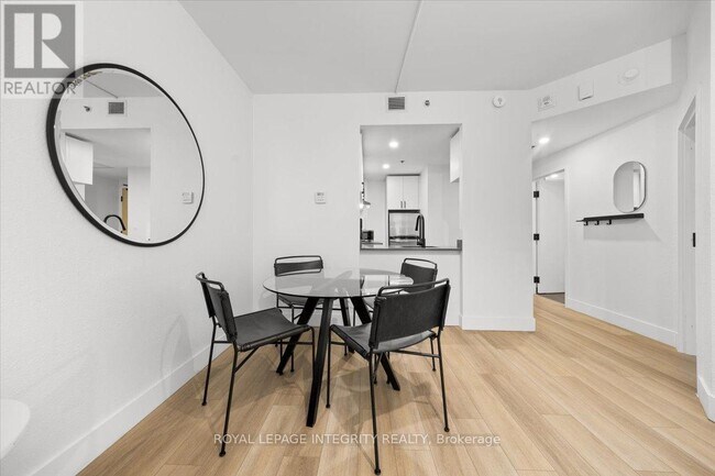 Photo du bâtiment - 161 Laurier Ave W