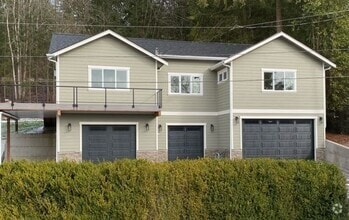 Building Photo - 2105 Dellesta Dr