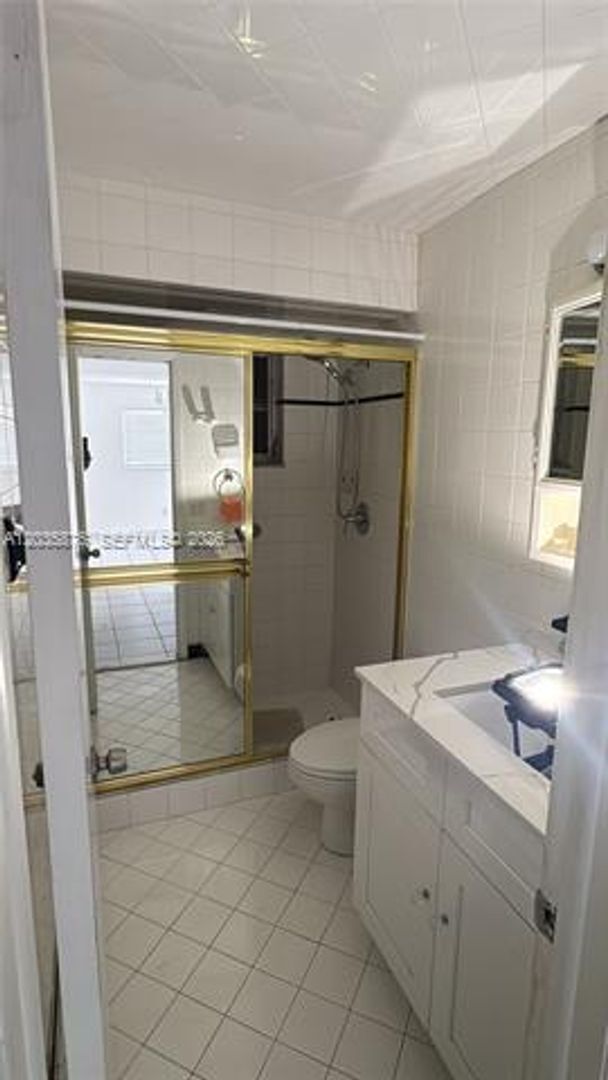 Foto del edificio - 830 W 75th St