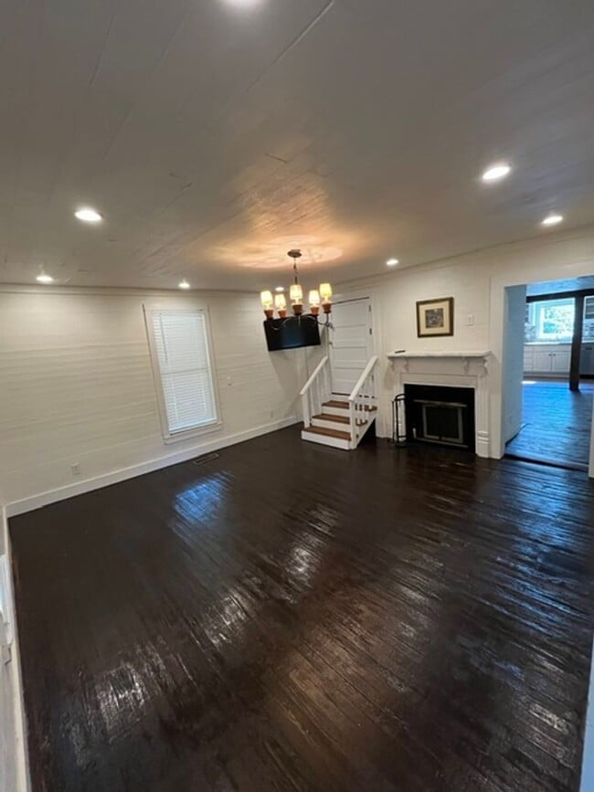 Building Photo - 3639 White Sulphur Rd