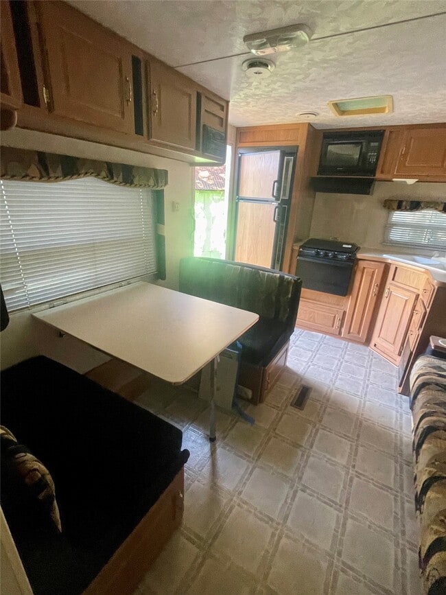 Building Photo - 728 S Shanks St