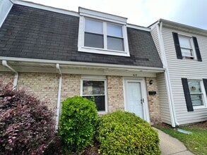 Building Photo - 1612 Darren Cir