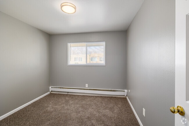 1BR, 1BA - 690SF - Bedroom - Mountain Pointe Apartments