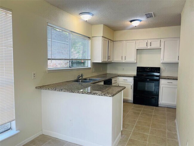 Building Photo - 8907 Kindlewood Dr