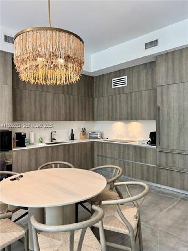 Foto del edificio - 17550 Collins Ave