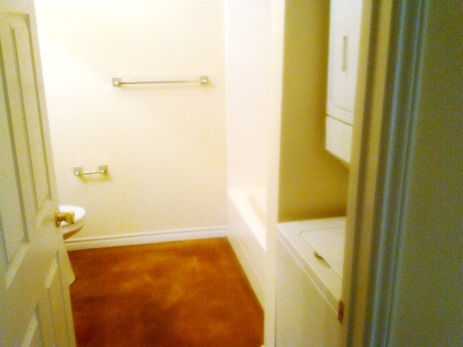 Building Photo - 2249 Ridgeview Dr