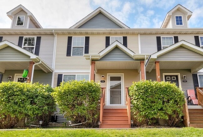 Building Photo - 711 Newport Pl