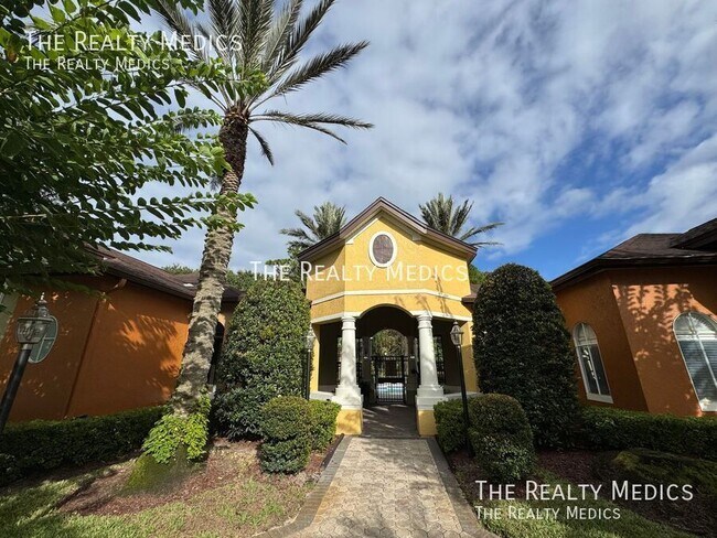 Foto del edificio - 700 Crest Pines Dr